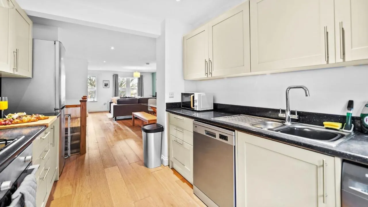 Cotswold Road North Apartment Bristol United Kingdom