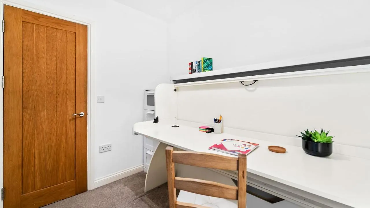 Cotswold Road North Apartment Bristol
