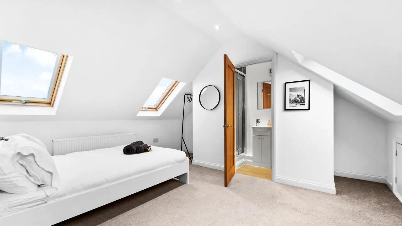 Cotswold Road North Apartment Bristol