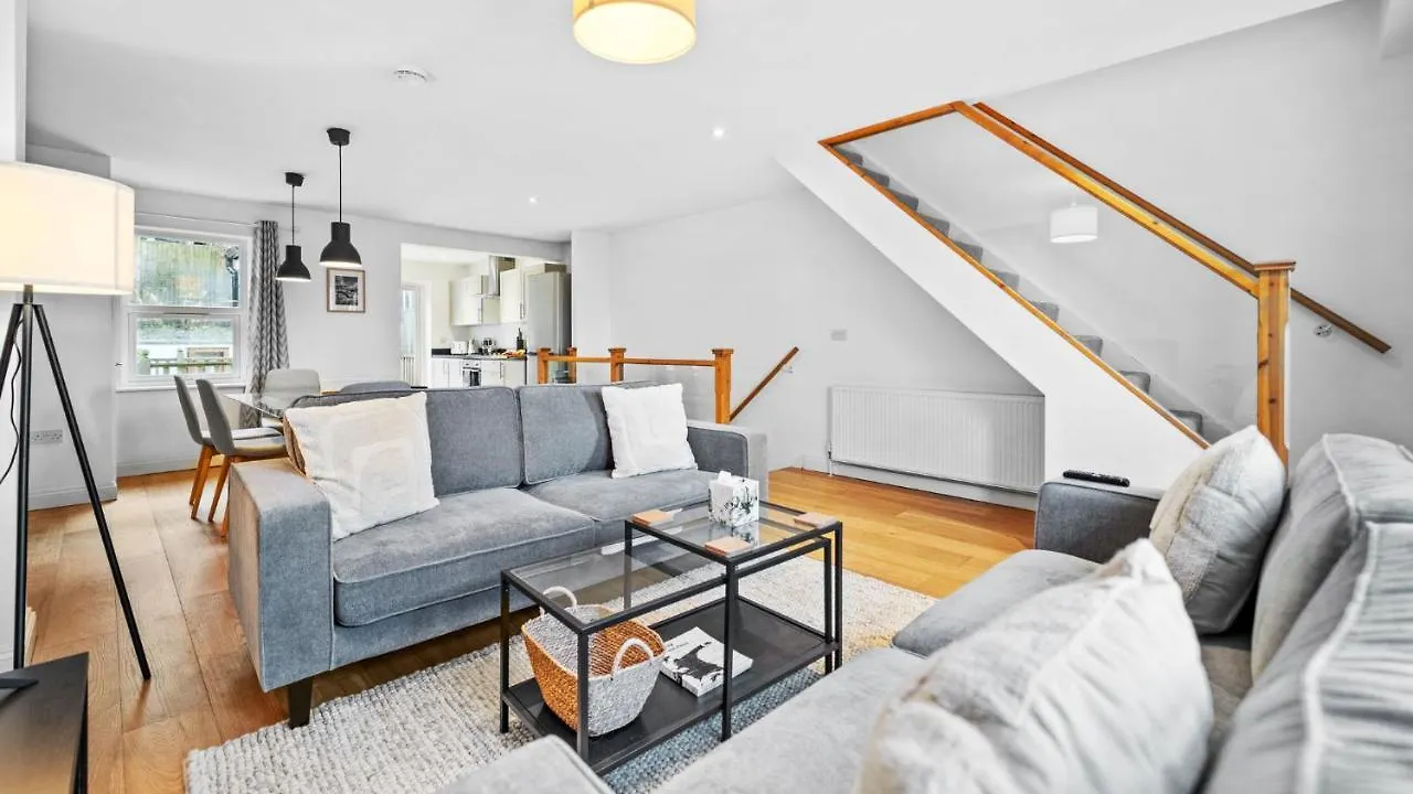 Cotswold Road North Apartment Bristol