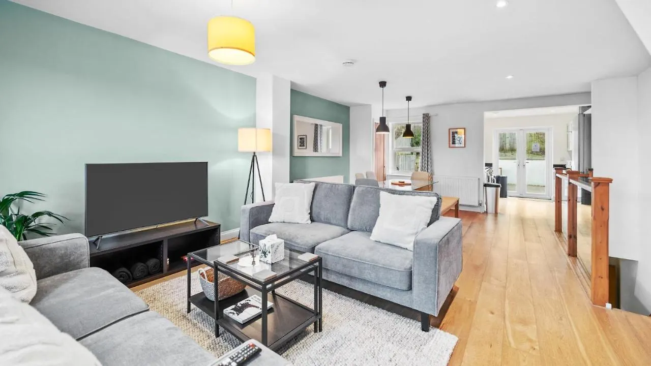 Cotswold Road North Apartment Bristol