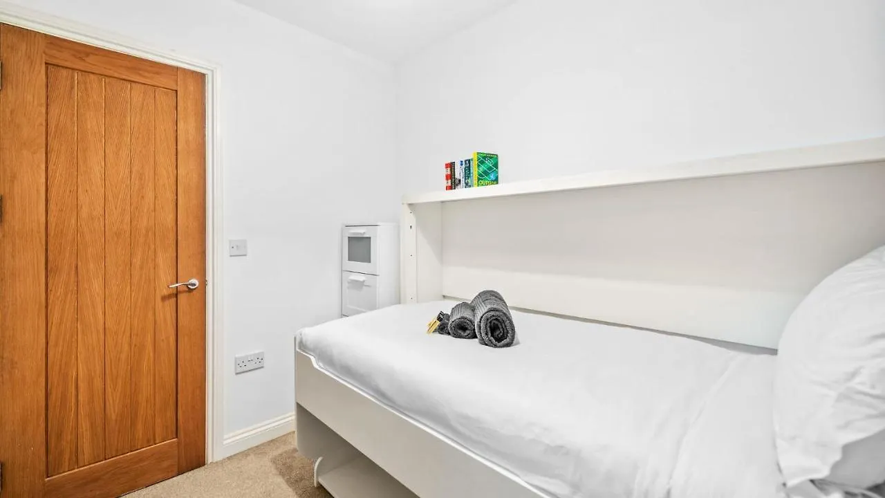 Cotswold Road North Apartment Bristol