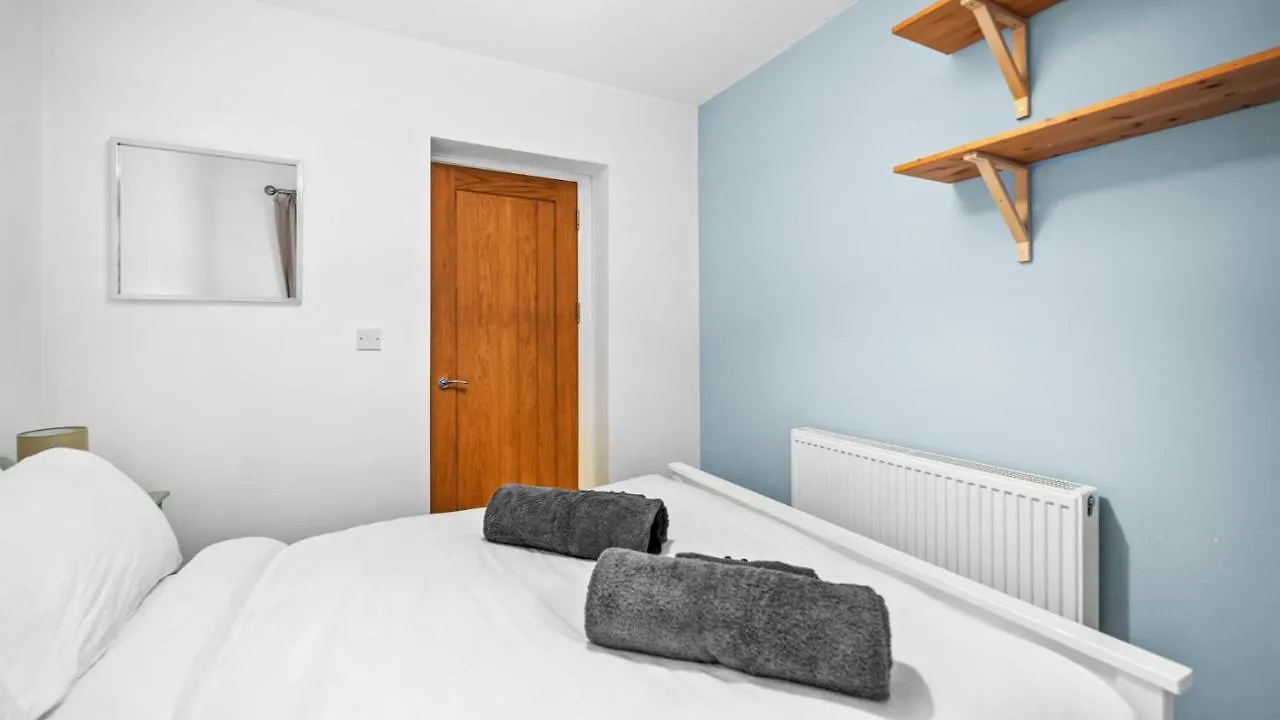 Cotswold Road North Apartment Bristol 0*,  United Kingdom