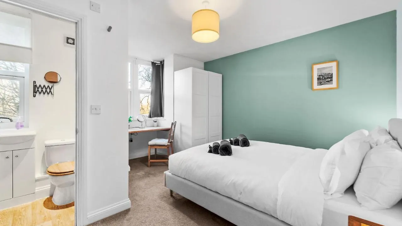 Cotswold Road North Apartment Bristol United Kingdom