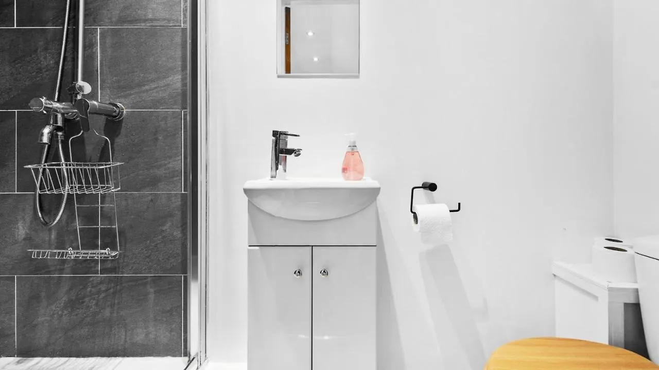 Cotswold Road North Apartment Bristol